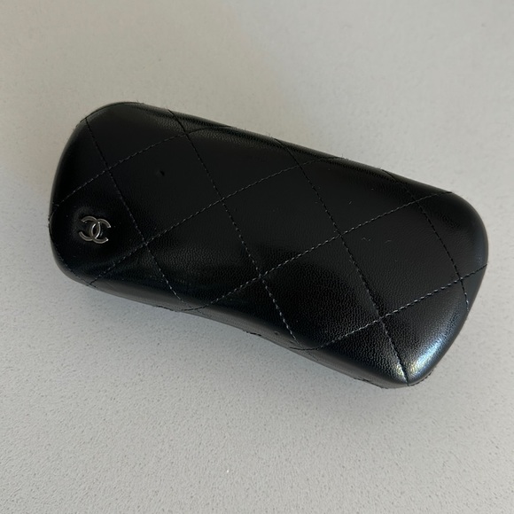 CHANEL PARIS Quilted Leather Hard Shell Logo Case - Picture 2 of 3